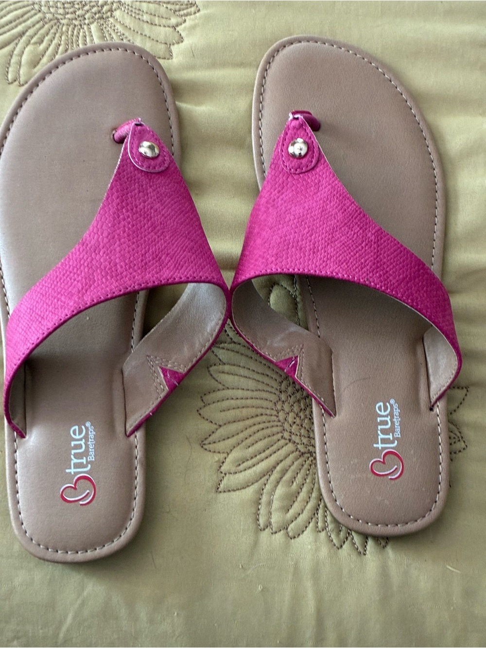 BareTraps Pink Women's Thong Sandals. Gannie Sz 8